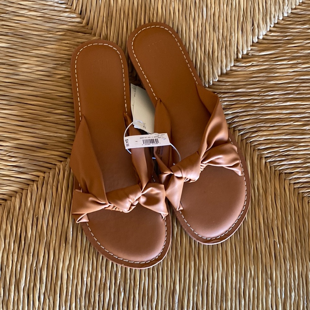 NWT Gap Faux Leather Tie Knot Sandal